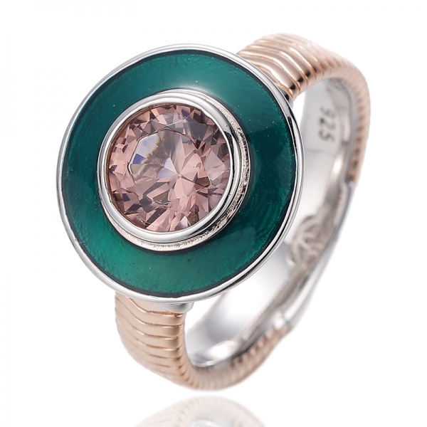Anillo de plata redondo con circonita cúbica blanca y esmalte negro con baño de dos tonos 