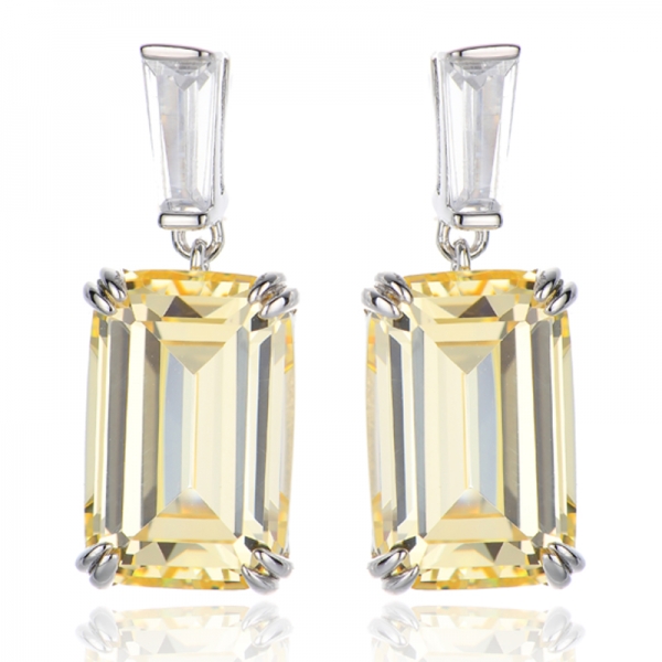 Pendiente de plata rodiada con circonita cúbica amarilla y blanca cónica con diamante de talla esmeralda 