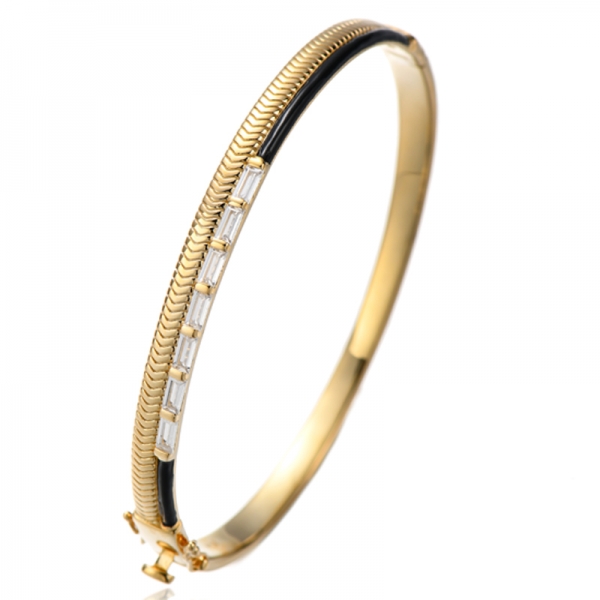 Brazalete de plata con circonitas cúbicas arcoíris en forma de baguette y baño de oro 