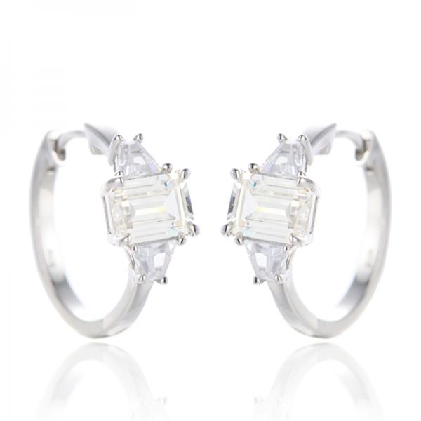 Pendiente de plata rodiada con circonita cúbica blanca en forma de barco y diamante de talla esmeralda G 