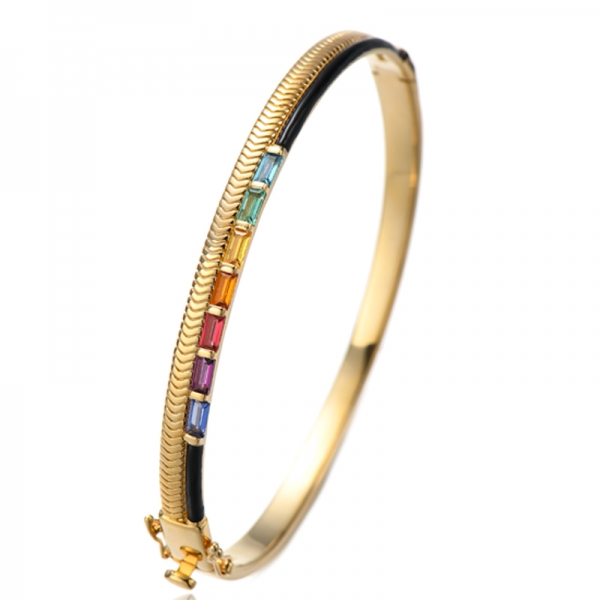 Brazalete de plata con circonitas cúbicas arcoíris en forma de baguette y baño de oro 