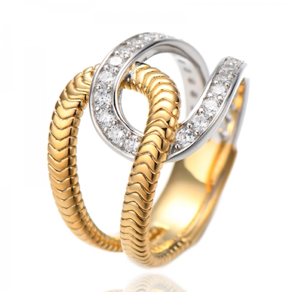 Anillo de plata con circonita cúbica arcoíris redonda y baño de dos tonos 