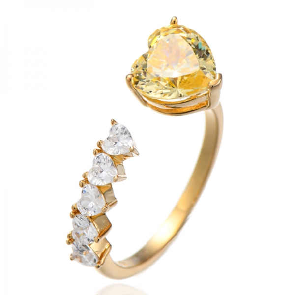 Anillo de plata con nano morganita en forma de corazón y circonita cúbica blanca con baño de oro rosa 