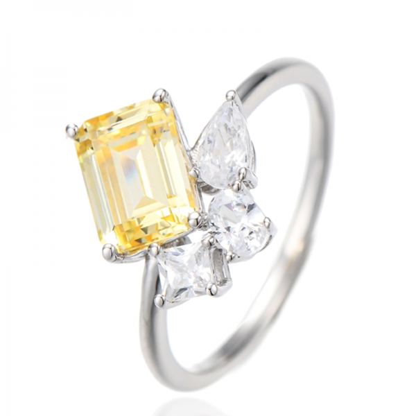 Anillo de plata rodiada con circonita cúbica blanca y diamante de talla esmeralda en forma de pera y amarillo 