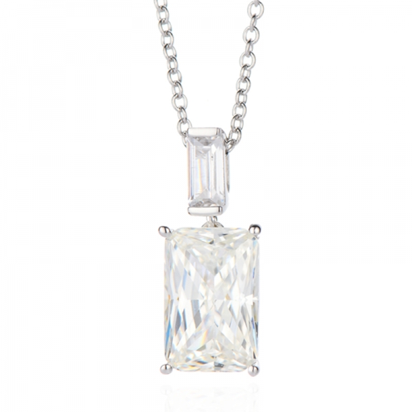 Collar de plata rodiada con circonita cúbica blanca, diamante G octogonal y baguette 