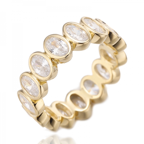 Anillo ovalado de plata rodiada con circonita cúbica arcoíris 