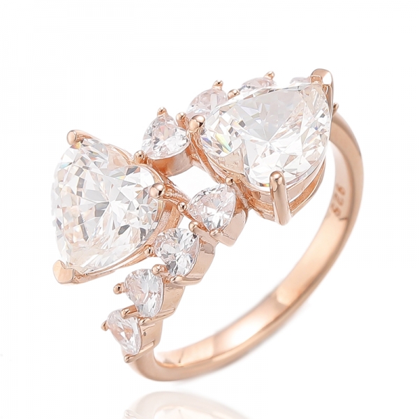 Anillo de plata con aguamarina en forma de corazón y circonita cúbica blanca con baño de oro rosa 