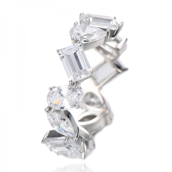 Anillo de eternidad de plata rodiada con circonita cúbica blanca y forma ovalada y marquesa 