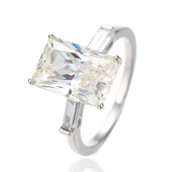 Anillo de plata rodiada con diamante octogonal G y circonita cúbica blanca baguette 