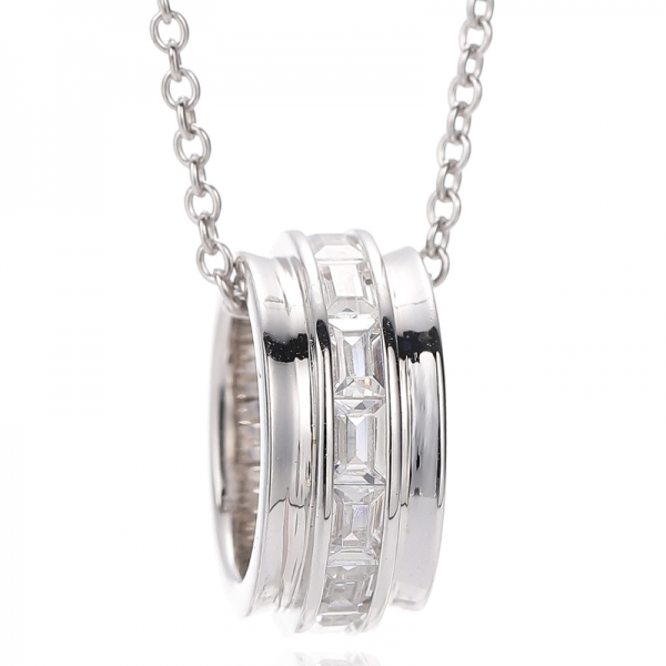 Colgante de plata rodiada con circonita cúbica arcoíris baguette 