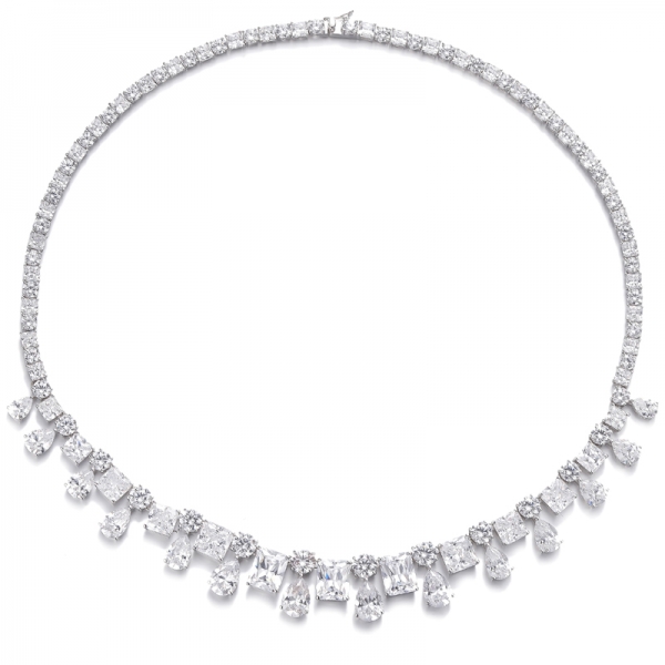 Collar de plata rodiada con circonitas cúbicas amarillas en forma de diamante octogonal y blancas en forma de pera 